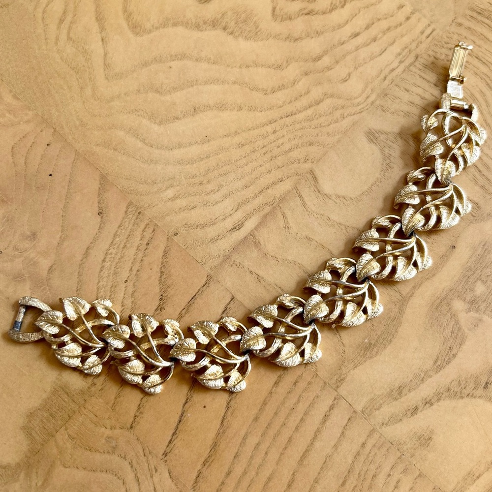Vintage Gold Tone Leaf Bracelet